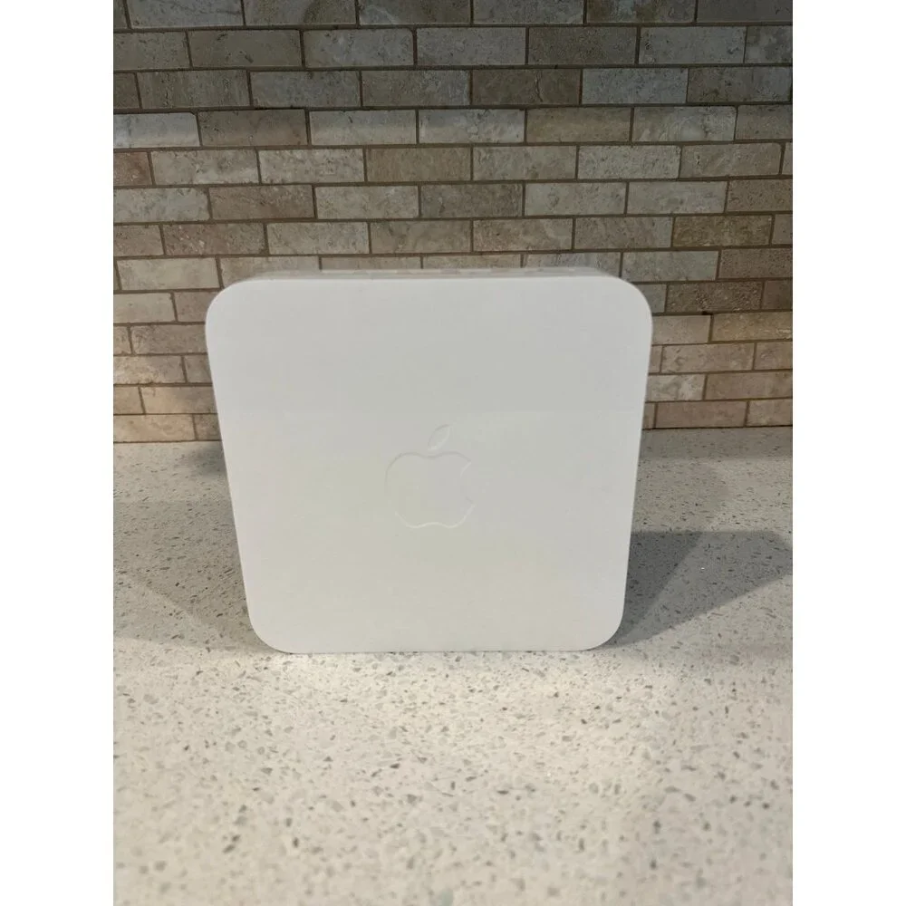 Apple A1143 White AirPort Extreme Base‎ Station Wireless Router